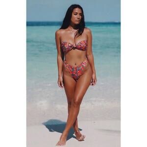 Skatie• ‘Lyndi’ Bikini Top in MULHOLLAND